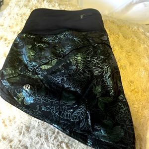 Lululemon Speed Up Shorts - Size 6